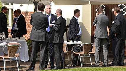 Aktiver Gedanken- und Erfahrungsaustausch beim km Unternehmertag 2013 Aktiver Gedanken- und Erfahrungsaustausch beim km Unternehmertag 2013